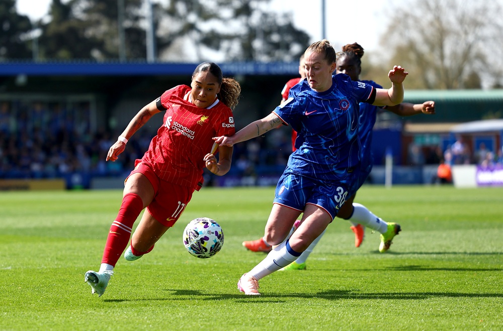 KINGSTON UPON THAMES, ENGLAND: Olivia Smith of Liverpool controls the ball whilst under pressure from Keira Walsh of Chelsea during The Adobe Women's FA Cup Semi Final match between Chelsea and Liverpool at Kingsmeadow on April 12, 2025. (Photo by Peter Nicholls/Getty Images)