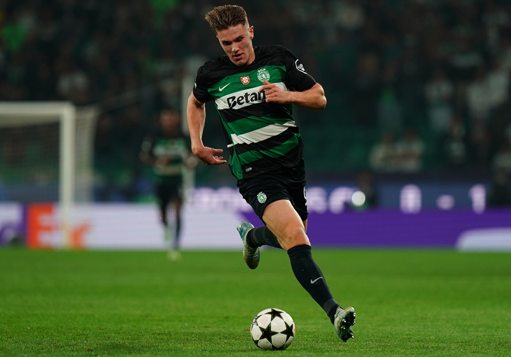 LISBON, PORTUGAL: Viktor Gyokeres of Sporting CP in action during the UEFA Champions League 2024/25 League Phase MD4 match between Sporting CP and Manchester City at Estadio Jose Alvalade on November 5, 2024. (Photo by Gualter Fatia/Getty Images)