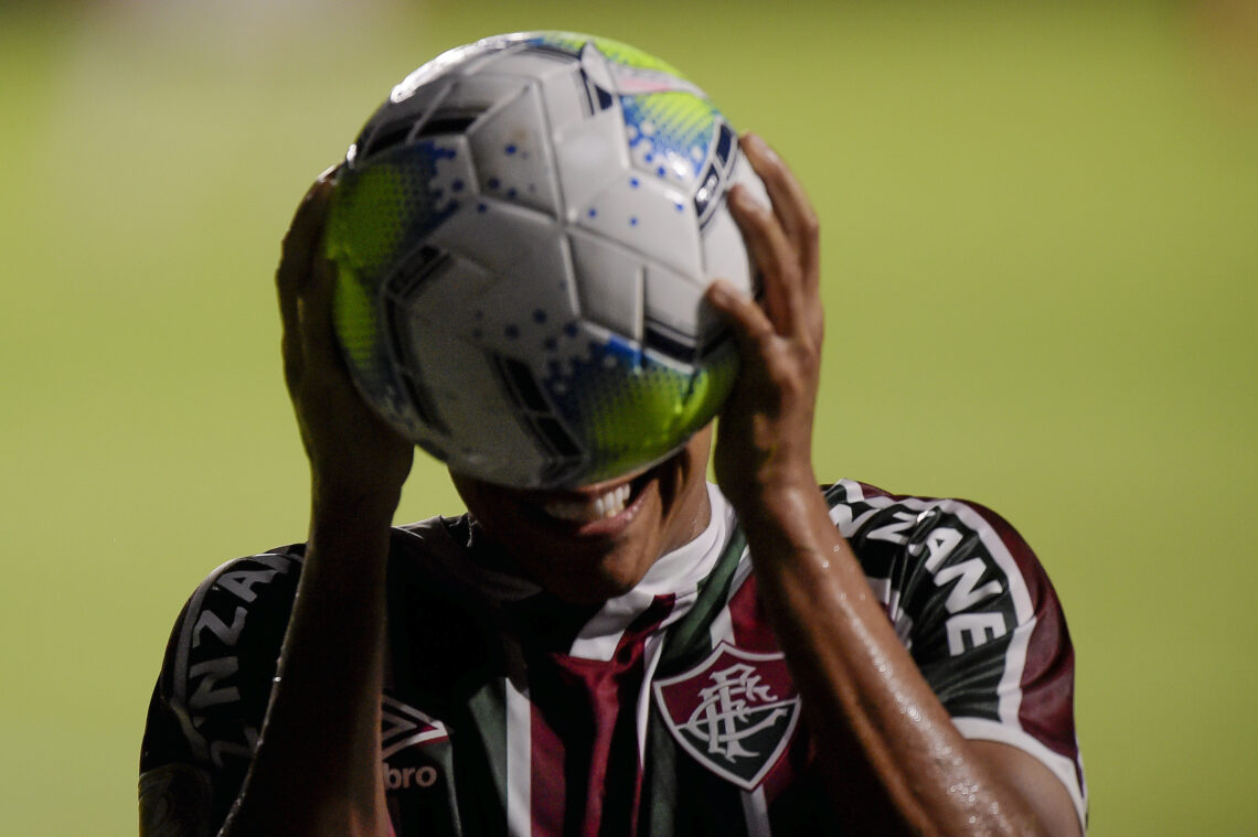RIO DE JANEIRO, BRAZIL - DECEMBER 13: Wellington Silva of Fluminense reacts during the match between Vasco da Gama and Fluminense as part of Brasil...