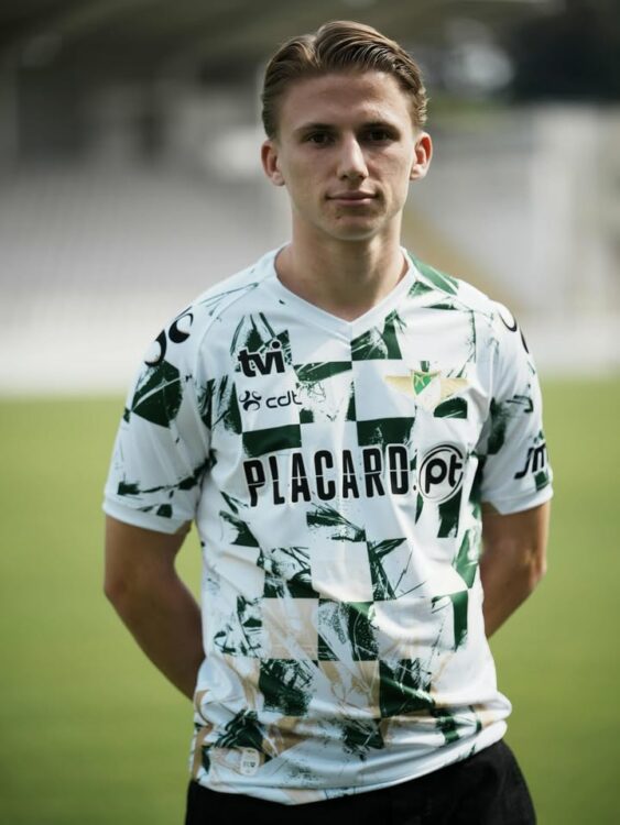 Jimi Gower after signing for Moreirense (Photo via Moreirense on Instagram)