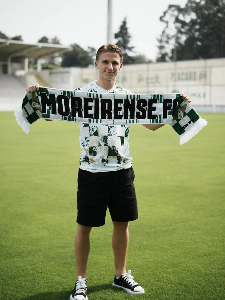 Jimi Gower after signing for Moreirense (Photo via Moreirense on Instagram)