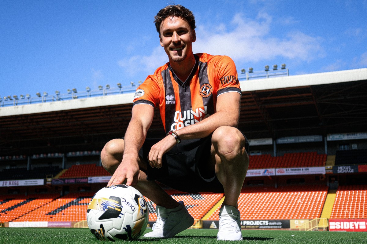 Ex-Arsenal striker returns to UK with new club