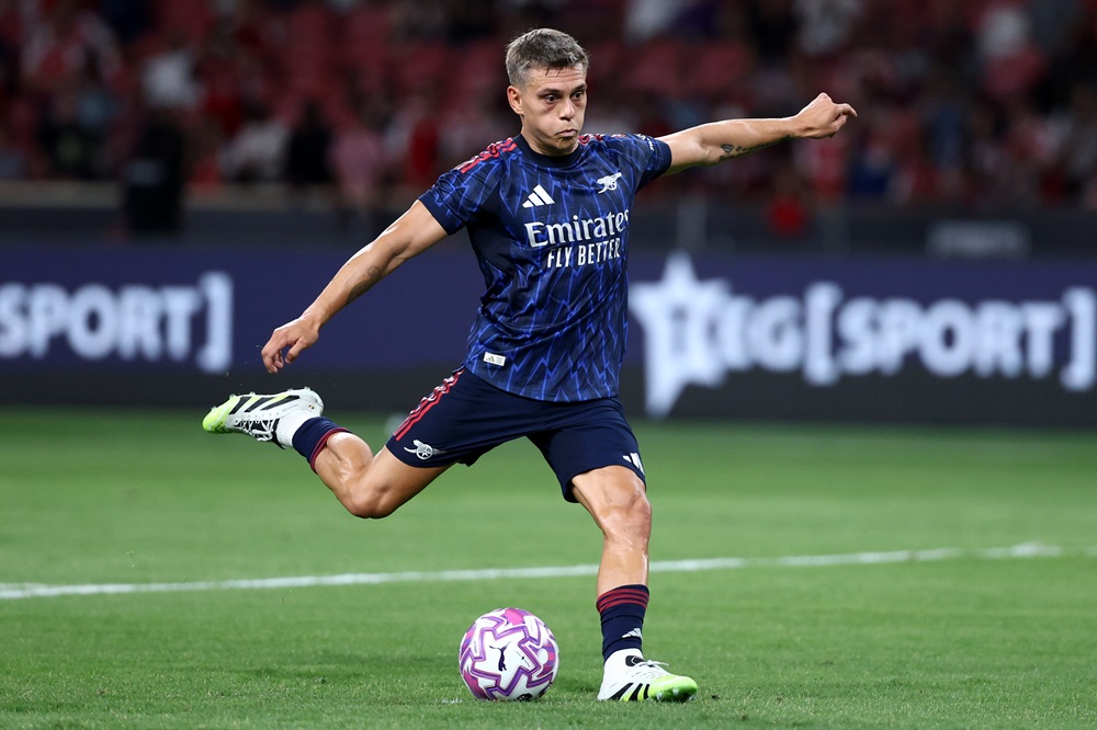 Double Arsenal injury boosts ahead of Man United 2 SINGAPORE, SINGAPORE: Leandro Trossard of Arsenal in action during the Pre-Season Friendly match between Arsenal FC and AC Milan at the National Stadium on July 23, 2025. (Photo by Yong Teck Lim/Getty Images)