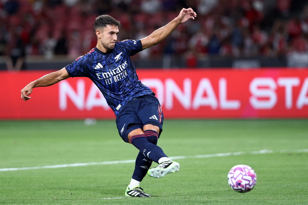 SINGAPORE, SINGAPORE: Martin Zubimendi of Arsenal in action during the Pre-Season Friendly match between Arsenal FC and AC Milan at the National Stadium on July 23, 2025. (Photo by Yong Teck Lim/Getty Images)