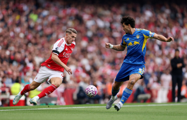 LONDON, ENGLAND - AUGUST 23: Viktor Gyoekeres of Arsenal battles for possession with Pascal Struijk of Leeds United during the Premier League match...