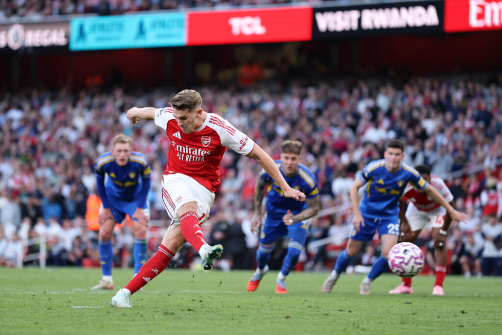 LONDON, ENGLAND - AUGUST 23: Viktor Gyoekeres of Arsenal scores his team's fifth goal from a penalty during the Premier League match between Arsenal and Leeds United at Emirates Stadium on August 23, 2025 in London, England. (Photo by Justin Setterfield/Getty Images)