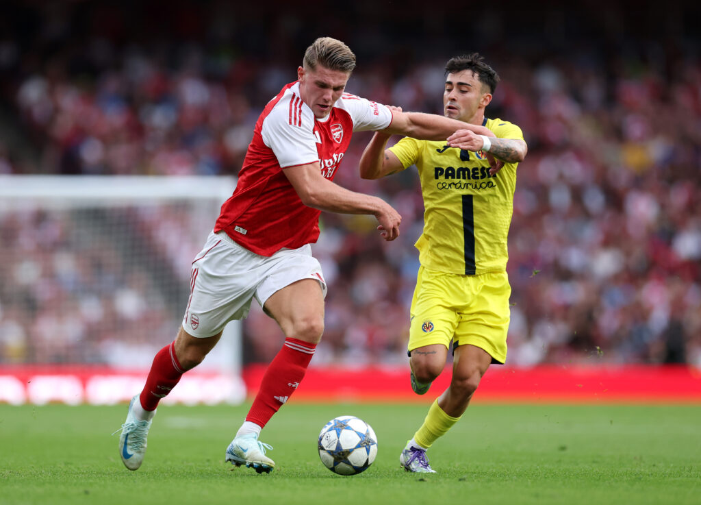 LONDON, ENGLAND - AUGUST 06: Viktor Gyoekeres of Arsenal is challenged by Alberto Moleiro of Villarreal CF during the pre-season friendly match between Arsenal and Villarreal at Emirates Stadium on August 06, 2025 in London, England. (Photo by Eddie Keogh/Getty Images)