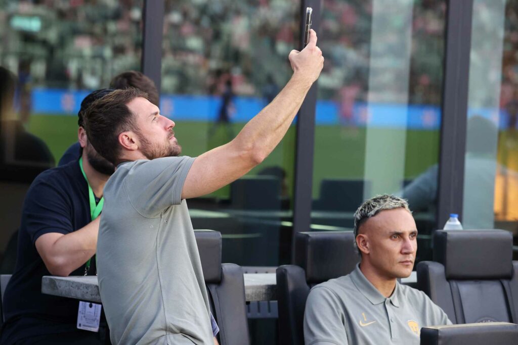 Injury delays ex-Gunner’s debut after surprise move 3 FORT LAUDERDALE, FLORIDA - AUGUST 6: Aaron Ramsey #10 and Keylor Navas #1 of Pumas UNAM prior the Leagues Cup Phase One match between Inter Miami CF and Pumas de la UNAM at Chase Stadium on August 6, 2025 in Fort Lauderdale, Florida. (Photo by Leonardo Fernandez/Getty Images)