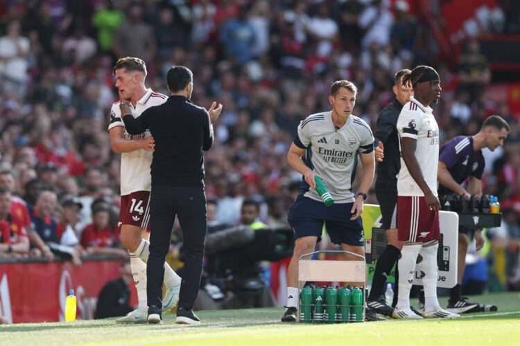 MANCHESTER, ENGLAND: Viktor Gyoekeres of Arsenal interacts with Mikel Arteta, Manager of Arsenal after being substituted off during the Premier Lea...