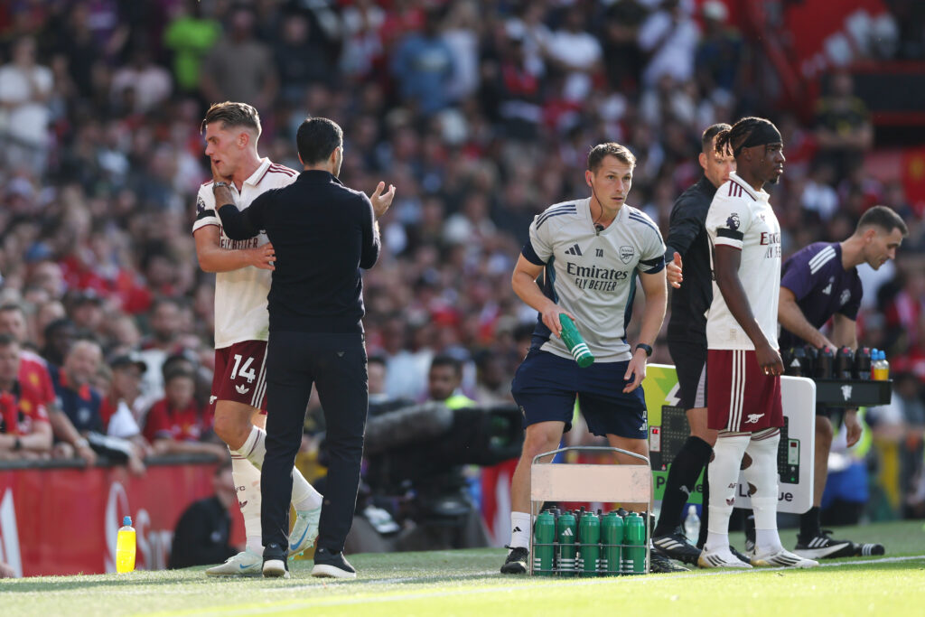 MANCHESTER, ENGLAND - AUGUST 17: Viktor Gyoekeres of Arsenal interacts with Mikel Arteta, Manager of Arsenal after being substituted off during the Premier League match between Manchester United and Arsenal at Old Trafford on August 17, 2025 in Manchester, England. (Photo by Stu Forster/Getty Images)