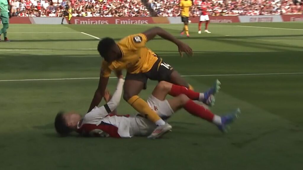 Liverpool fan to referee Arsenal vs Leeds 4 mosquera chokes kai havertz