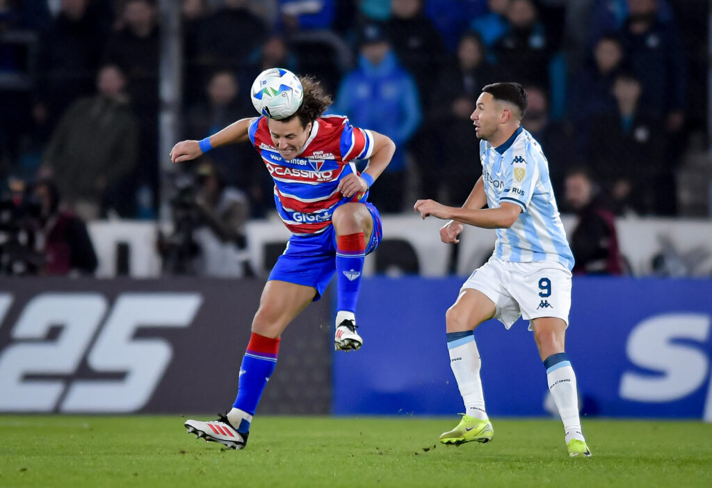 Ex-Arsenal man's contract cancelled 2 AVELLANEDA, ARGENTINA - MAY 29: David Luiz of Fortaleza heads the ball next to Adrián Martínez of Racing during a Copa CONMEBOL Libertadores 2025 match between Racing Club and Fortaleza at Presidente Peron Stadium on May 29, 2025 in Avellaneda, Argentina. (Photo by Marcelo Endelli/Getty Images)