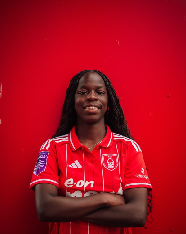 Vivienne Lia with the Nottingham Forest Women (Photo via nffcwomen on Instagram)