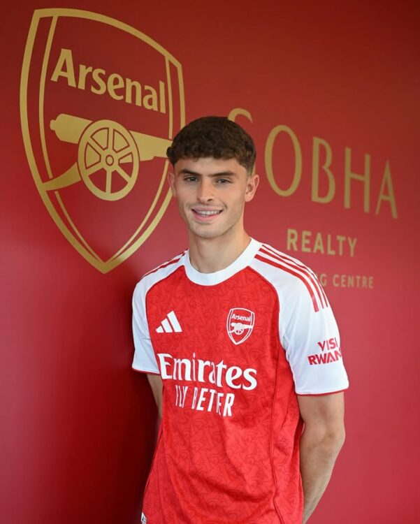 Archie Stevens after signing for Arsenal (Photo via Arsenal Academy on Instagram)