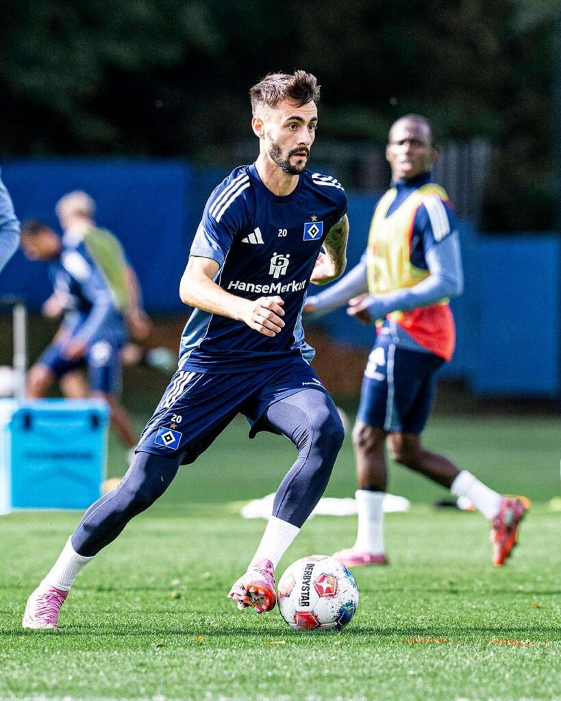 'Not for a long time': Bundesliga club wowed by Arsenal loanee's home debut 3 Fabio Vieira with HSV (Photo via HSV on Instagram)