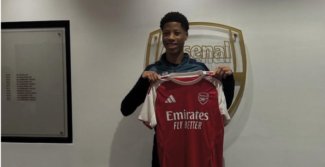 Mishel Nduka holding an Arsenal shirt after completing his transfer (Photo via Jeorge Bird on Twitter)