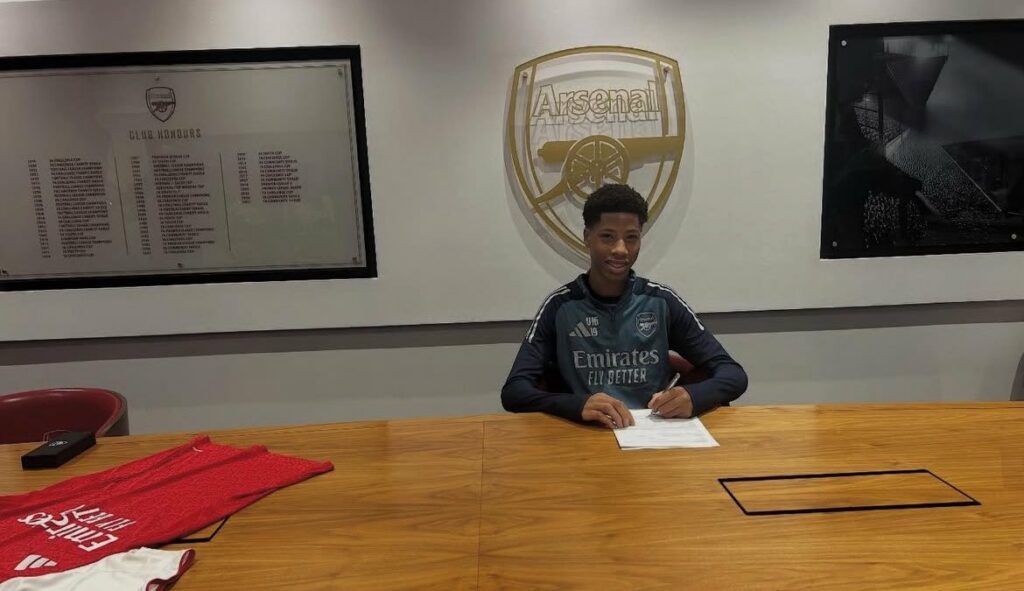 Mishel Nduka signing for Arsenal (Photo via Jeorge Bird on Twitter)
