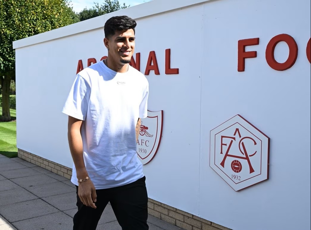 Injury updates on 4 Arsenal players pre-Port Vale clash 1 Piero Hincapie signing for Arsenal (Photo via Arsenal.com)