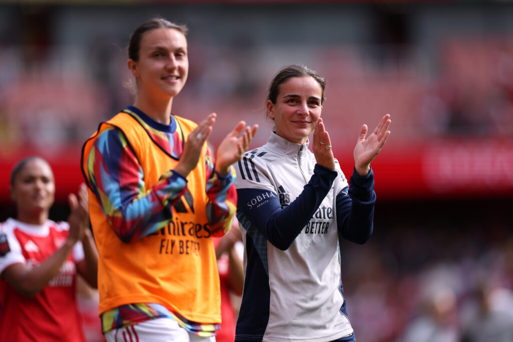 8 things we noticed: Arsenal's season opener vs London City Lionesses 2 LONDON, ENGLAND - SEPTEMBER 06: Renee Slegers, Head Coach of Arsenal, applauds the fans following the Barclays Women's Super League match between Arsenal and London City Lionesses at Emirates Stadium on September 06, 2025 in London, England. (Photo by Justin Setterfield/Getty Images)
