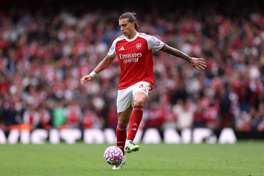 LONDON, ENGLAND: Riccardo Calafiori of Arsenal during the Premier League match between Arsenal and Nottingham Forest at Emirates Stadium on September 13, 2025. (Photo by Justin Setterfield/Getty Images)