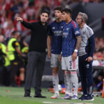 BILBAO, SPAIN - SEPTEMBER 16: Mikel Arteta, Manager of Arsenal, speaks to Christian Noergaard and Piero Hincapie of Arsenal as they prepare to come on as a substitue during the UEFA Champions League 2025/26 League Phase MD1 match between Athletic Club and Arsenal FC at Estadio de San Mames on September 16, 2025 in Bilbao, Spain. (Photo by Ion Alcoba Beitia/Getty Images)
