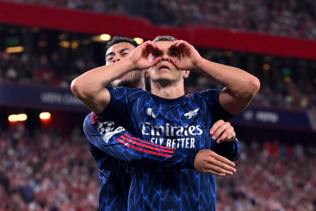 BILBAO, SPAIN - SEPTEMBER 16: Leandro Trossard of Arsenal celebrates scoring his team's second goal with Gabriel Martinelli during the UEFA Champions League 2025/26 League Phase MD1 match between Athletic Club and Arsenal FC at Estadio de San Mames on September 16, 2025 in Bilbao, Spain. (Photo by David Ramos/Getty Images)