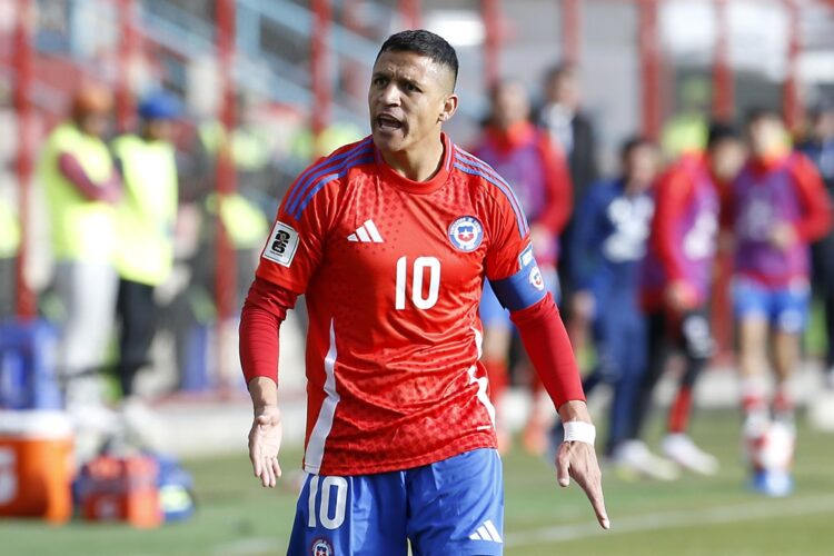 EL ALTO, BOLIVIA: Alexis Sanchez of Chile reacts during the FIFA World Cup 2026 South American Qualifier match between Bolivia and Chile at Estadio...