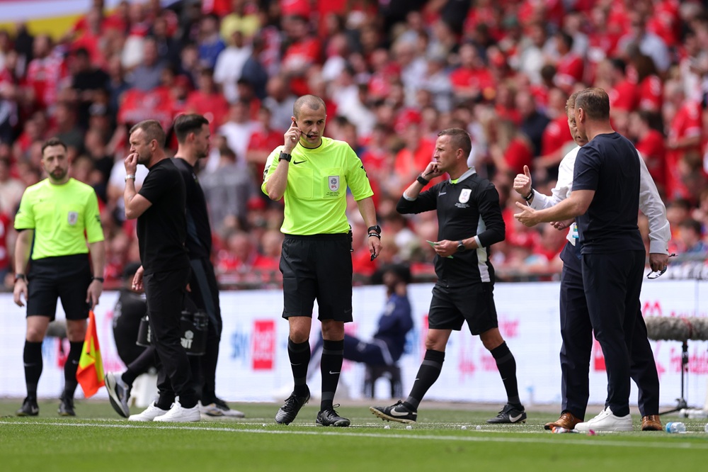LONDON, ENGLAND: Referee Andrew Kitchen during the Sky Bet League One Play Off Final match between Charlton Athletic and Leyton Orient at Wembley Stadium on May 25, 2025. (Photo by Andrew Redington/Getty Images)