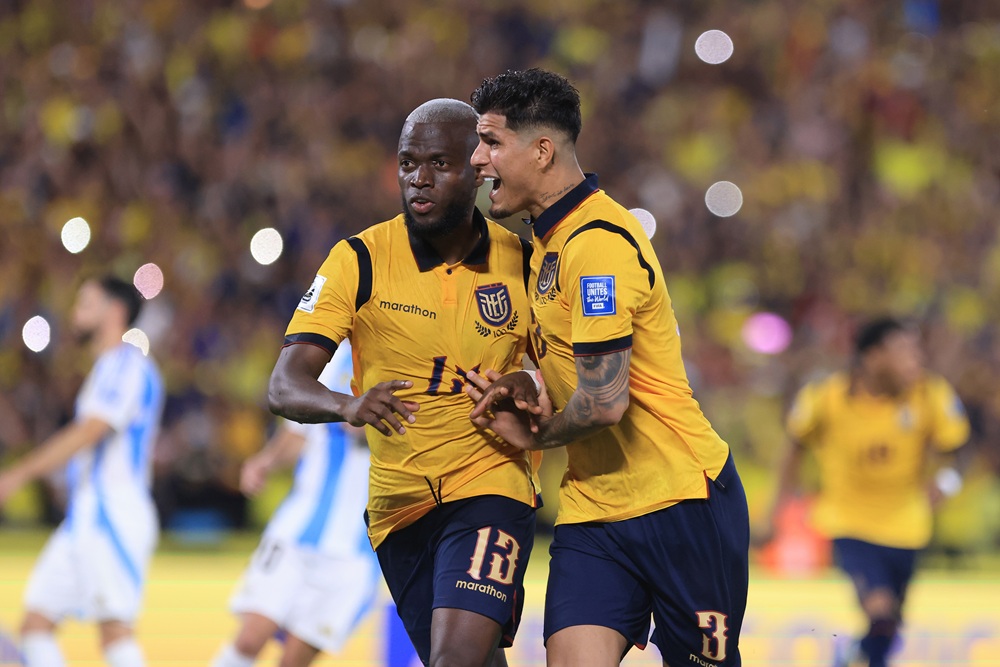 Liverpool player confronts Arsenal summer signing in international clash 3 GUAYAQUIL, ECUADOR: Enner Valencia of Ecuador celebrates after scoring the team's first goal via penalty with teammate Piero Hincapié during the South American FIFA World Cup 2026 Qualifier match between Ecuador and Argentina at Estadio Monumental Isidro Romero Carbo on September 09, 2025. (Photo by Franklin Jacome/Getty Images)
