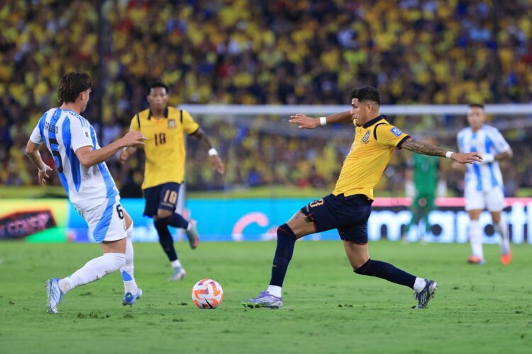 GUAYAQUIL, ECUADOR: Leonardo Balerdi of Argentina and Piero Hincapié of Ecuador compete for the ball during the South American FIFA World Cup 2026 ...