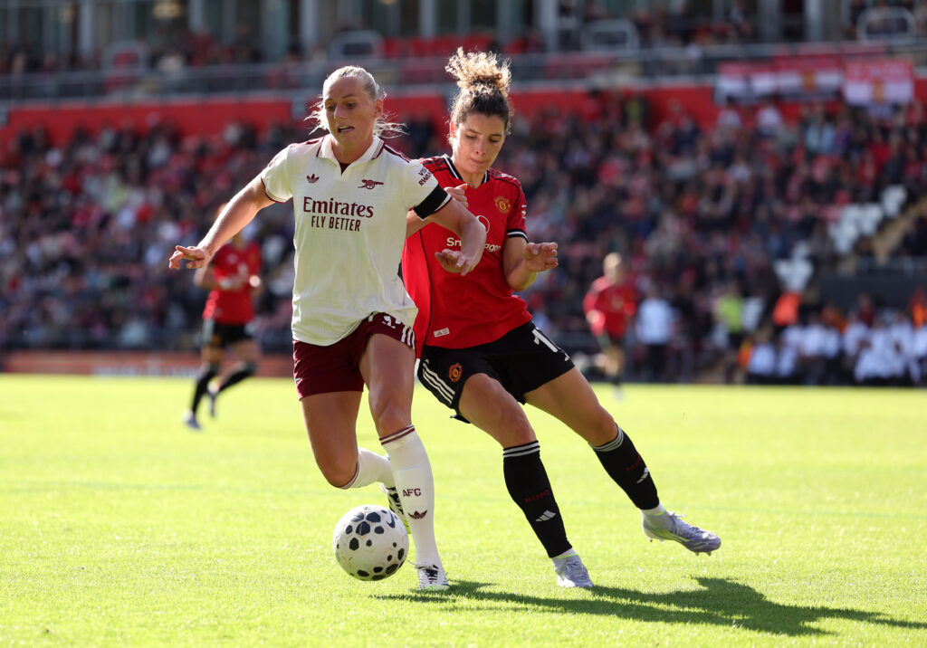 Arsenal draw with Manchester United and City 4 LEIGH, ENGLAND - SEPTEMBER 21: Stina Blackstenius of Arsenal is challenged by Dominique Janssen of Manchester United during the Barclays Women's Super League match between Manchester United and Arsenal at Leigh Sports Village on September 21, 2025 in Leigh, England. (Photo by Matt McNulty/Getty Images)