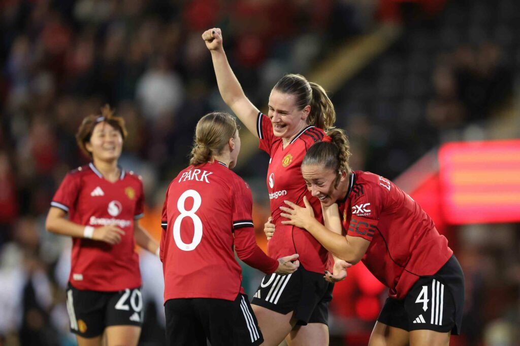 Slegers: Arsenal preparing for intense Manchester United encounter 3 LEIGH, ENGLAND - SEPTEMBER 18: Elisabeth Terland of Manchester United celebrates scoring her team's first goal with teammates Jess Park and Maya Le Tissier during the UEFA Women's Champions League Third Qualifying Round, Second Leg match between Manchester United and SK Brann at Leigh Sports Village on September 18, 2025 in Leigh, England. (Photo by Matt McNulty/Getty Images)