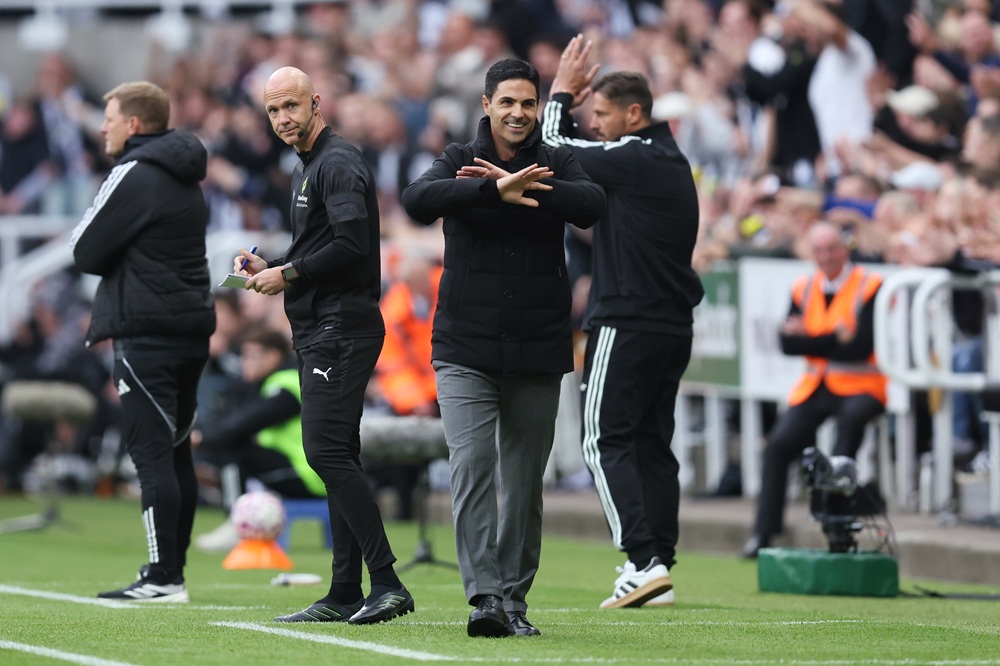 NEWCASTLE UPON TYNE, ENGLAND: Mikel Arteta, Manager of Arsenal, reacts after a penalty call against Newcastle United was overturned following a VAR decision during the Premier League match between Newcastle United and Arsenal at St James' Park on September 28, 2025. (Photo by George Wood/Getty Images)