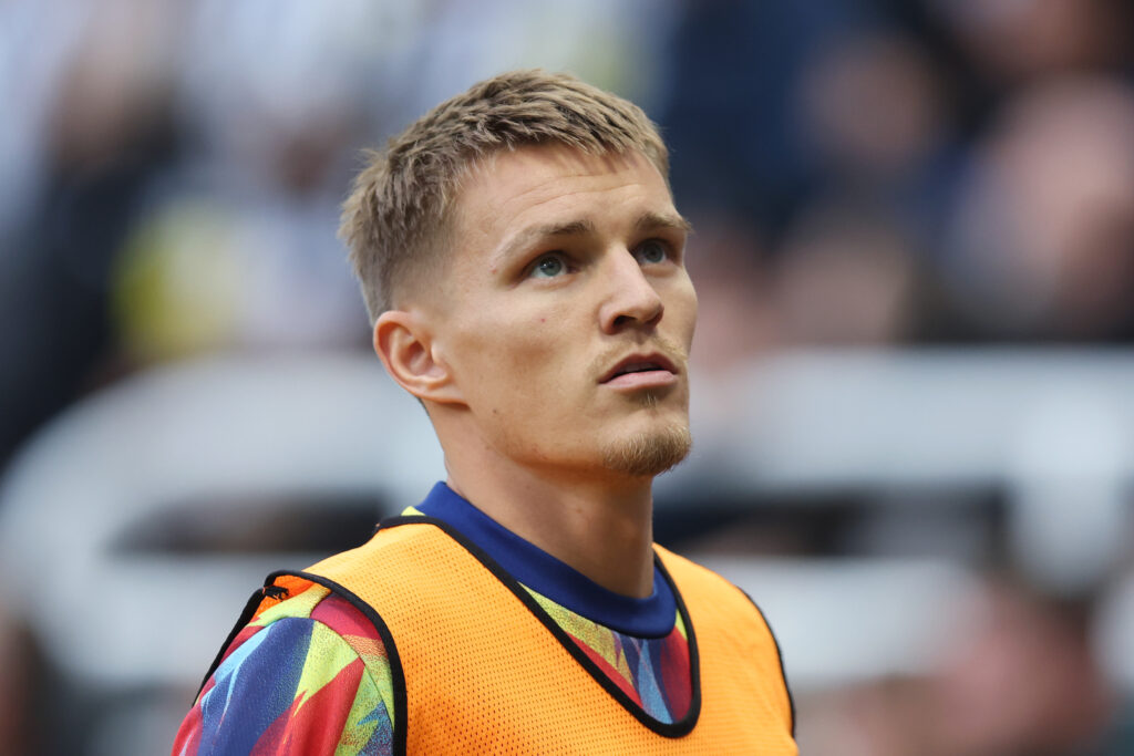 NEWCASTLE UPON TYNE, ENGLAND - SEPTEMBER 28: Martin Odegaard of Arsenal warms up at the side of the pitch during the Premier League match between Newcastle United and Arsenal at St James' Park on September 28, 2025 in Newcastle upon Tyne, England. (Photo by George Wood/Getty Images)