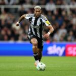 NEWCASTLE UPON TYNE, ENGLAND: Joelinton of Newcastle United runs with the ball during the Carabao Cup Third Round match between Newcastle United and Bradford City at St James' Park on September 24, 2025. (Photo by George Wood/Getty Images)