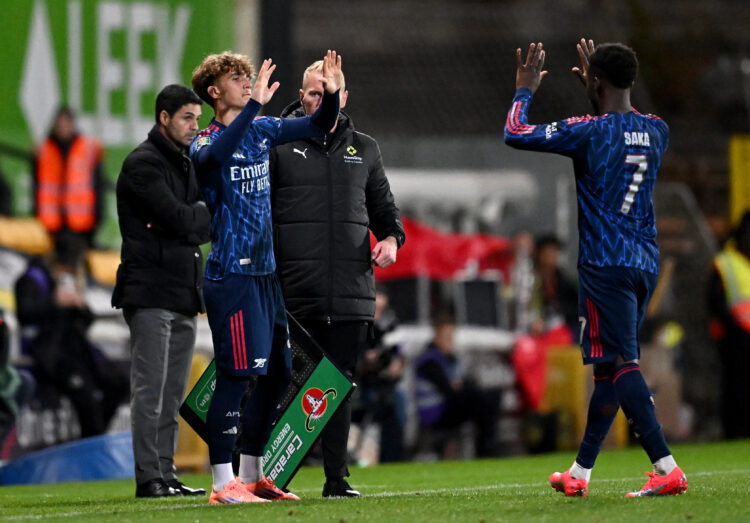 BURSLEM, ENGLAND - SEPTEMBER 24: Bukayo Saka of Arsenal leaves the field as he is replaced by teammate Max Dowman during the Carabao Cup Third Roun...