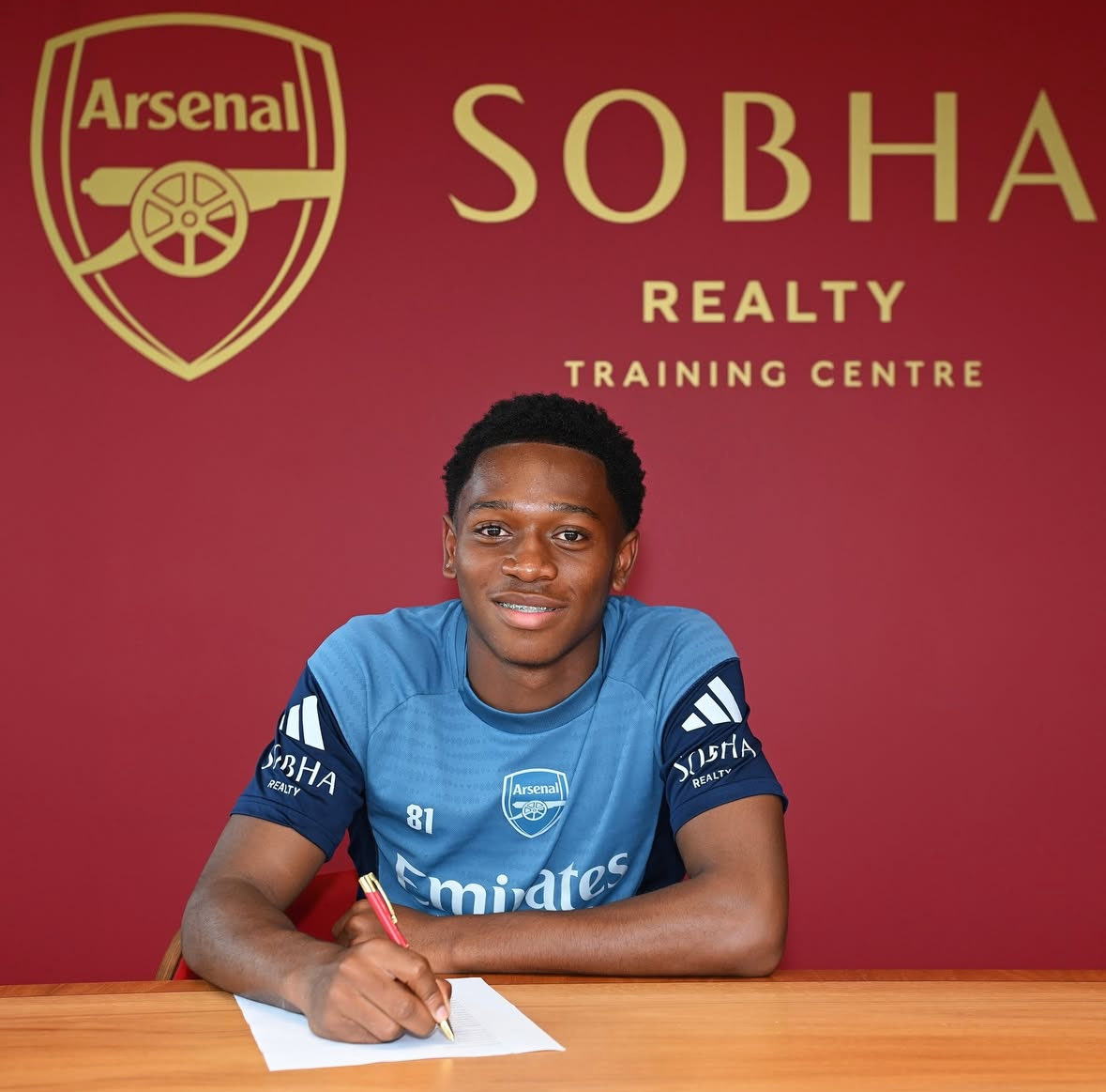 Arsenal youngster signs new contract on his birthday
