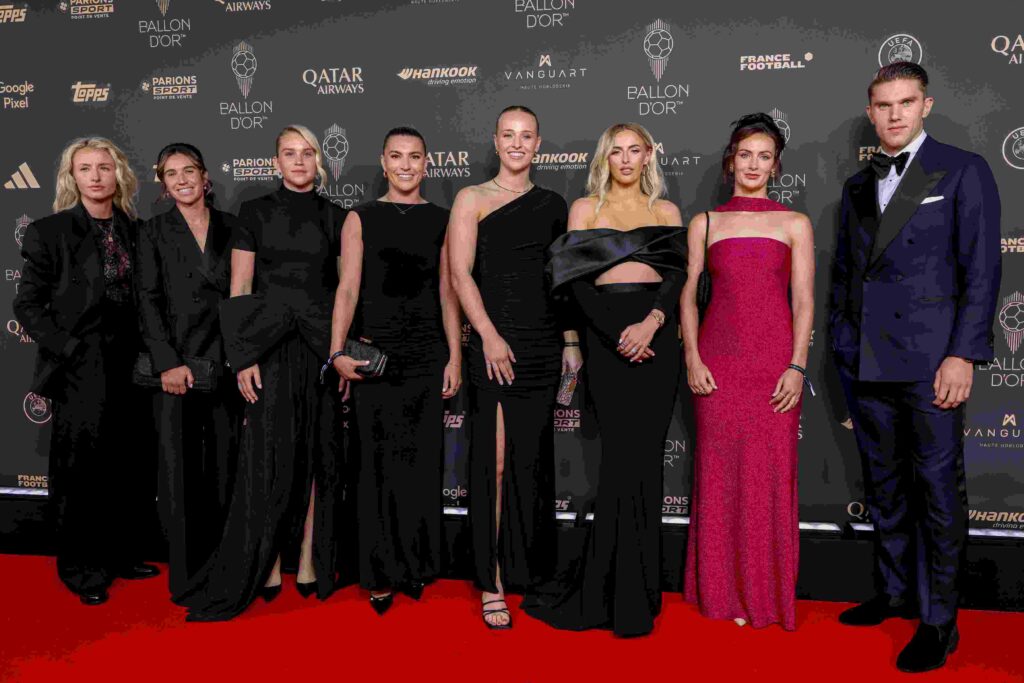 PARIS, FRANCE - SEPTEMBER 22: (L-R) Leah Williamson, Mariona Caldentey, Alessia Russo, Steph Catley, guest, Chloe Kelly, Emily Fox and guest attend the 69th Ballon D'Or Photocall at Theatre Du Chatelet on September 22, 2025 in Paris, France. (Photo by Pascal Le Segretain/Getty Images)