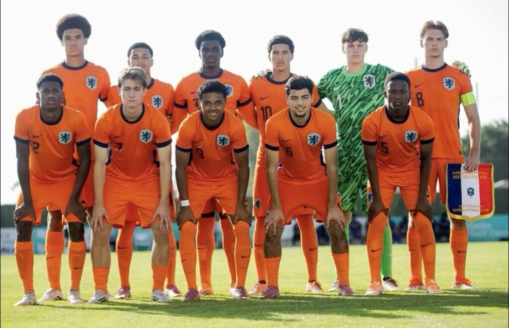 Arsenal 18yo scores first international goal for Netherlands u19s 2 Demiane Agustien (#10) with the Netherlands u19s (Photo via Agustien on Instagram)
