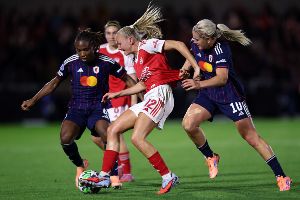 BOREHAMWOOD, ENGLAND - OCTOBER 07: Frida Maanum of Arsenal is challenged by Lindsey Heaps and Melchie Dumornay of OL Lyonnes during the UEFA Women's Champions League 2025/26 league phase match between Arsenal FC and OL Lyonnesat Meadow Park on October 07, 2025 in Borehamwood, England. (Photo by Justin Setterfield/Getty Images)
