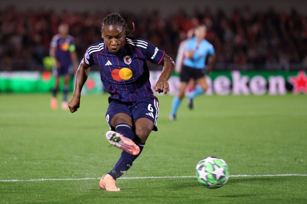BOREHAMWOOD, ENGLAND - OCTOBER 07: Melchie Dumornay of OL Lyonnes scores her team's first goal during the UEFA Women's Champions League 2025/26 league phase match between Arsenal FC and OL Lyonnesat Meadow Park on October 07, 2025 in Borehamwood, England. (Photo by Justin Setterfield/Getty Images)
