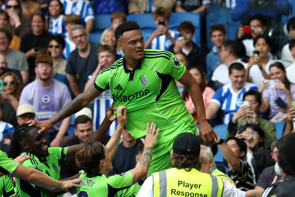 Injuries hit Fulham before Arsenal clash 2 BRIGHTON, ENGLAND - AUGUST 16: Rodrigo Muniz of Fulham celebrates scoring his team's first goal during the Premier League match between Brighton & Hove Albion and Fulham at Amex Stadium on August 16, 2025 in Brighton, England. (Photo by Ryan Pierse/Getty Images)