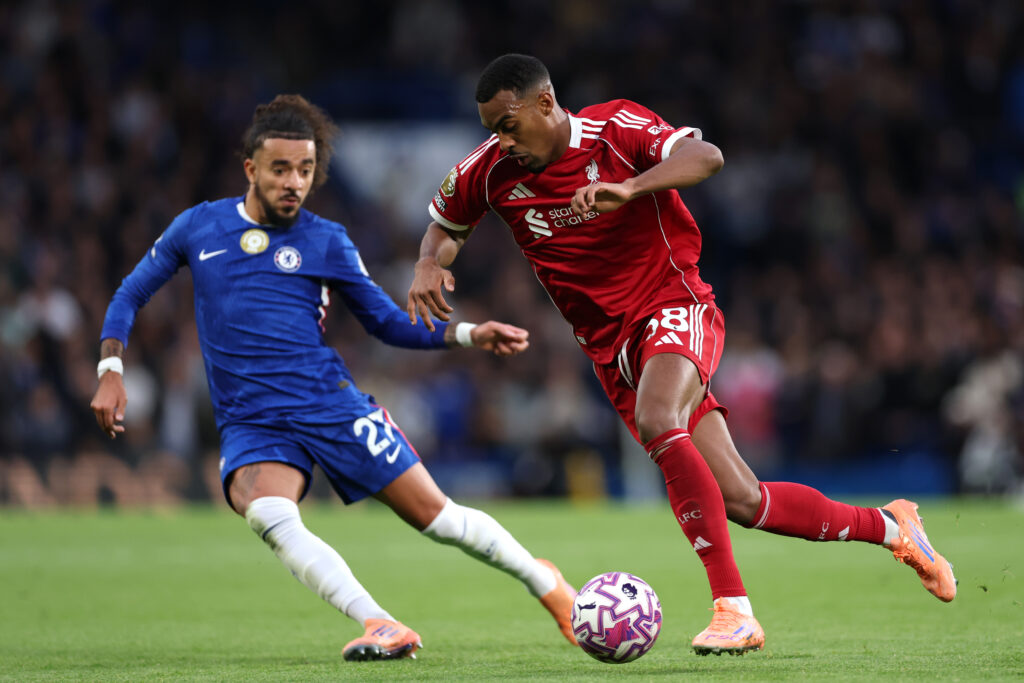 Liverpool suffer another key injury as they slip behind Arsenal 3 LONDON, ENGLAND - OCTOBER 04: Ryan Gravenberch of Liverpool runs with the ball whilst under pressure from Malo Gusto of Chelsea during the Premier League match between Chelsea and Liverpool at Stamford Bridge on October 04, 2025 in London, England. (Photo by Justin Setterfield/Getty Images)