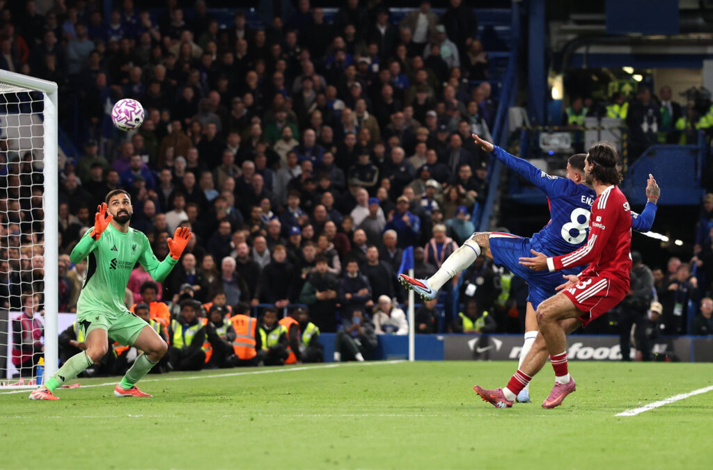 Liverpool suffer another key injury as they slip behind Arsenal 2 LONDON, ENGLAND - OCTOBER 04: Enzo Fernandez of Chelsea heads over during the Premier League match between Chelsea and Liverpool at Stamford Bridge on October 04, 2025 in London, England. (Photo by Michael Steele/Getty Images)