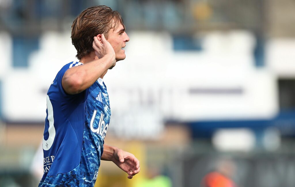 COMO, ITALY - OCTOBER 19: Nico Paz of Como 1907 celebrates after scoring their team's second goal during the Serie A match between Como 1907 and Juventus FC at Giuseppe Sinigaglia Stadium on October 19, 2025 in Como, Italy. (Photo by Marco Luzzani/Getty Images)