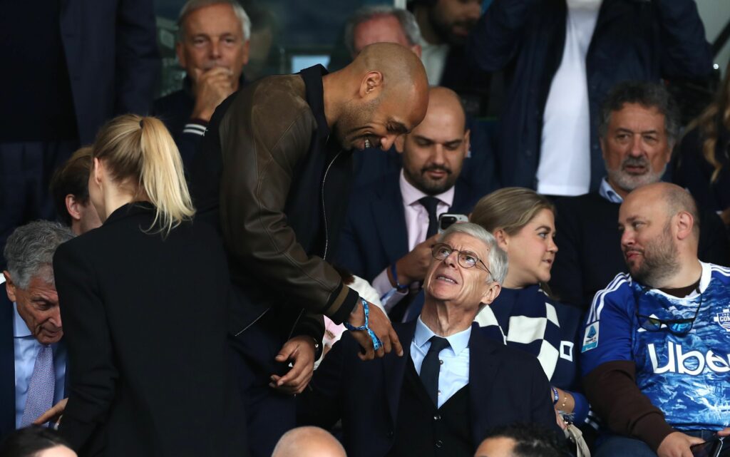 COMO, ITALY - OCTOBER 19: Arsene Wenger and Thierry Henry look on before the Serie A match between Como 1907 and Juventus FC at Giuseppe Sinigaglia Stadium on October 19, 2025 in Como, Italy. (Photo by Marco Luzzani/Getty Images)