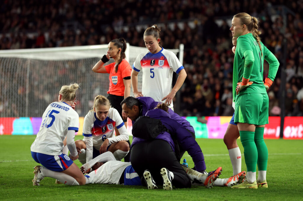 Michelle Agyemang stretchered off with knee injury 2 DERBY, ENGLAND - OCTOBER 28: Michelle Agyemang of England receives medical treatment before leaving the pitch on a stretcher during the Women's International Friendly match between England and Australia at Pride Park on October 28, 2025 in Derby, England. (Photo by Nathan Stirk/Getty Images)
