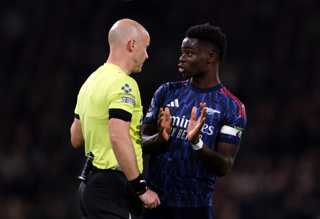 Saka delivers captain's performance to keep Arsenal top 2 LONDON, ENGLAND - OCTOBER 18: Bukayo Saka of Arsenal appeals to Referee Anthony Taylor after overturning his initial decision of a penalty for Arsenal following a VAR Review during the Premier League match between Fulham and Arsenal at Craven Cottage on October 18, 2025 in London, England. (Photo by Alex Pantling/Getty Images)
