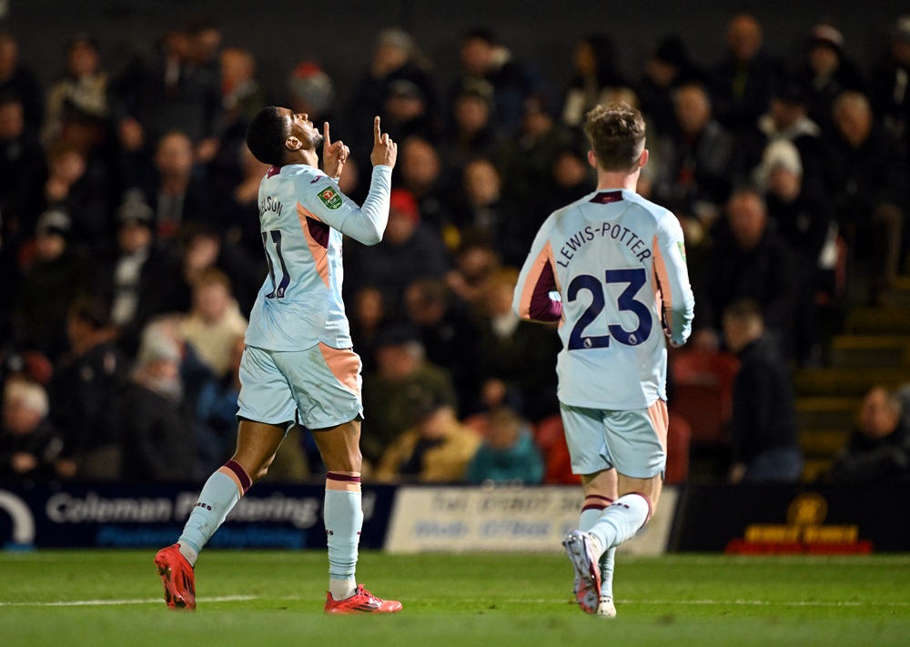 Arsenal loanee scores & assists on 1st start 1 GRIMSBY, ENGLAND: Reiss Nelson of Brentford (L) celebrates scoring his team's third goal during the Carabao Cup Fourth Round match between Grimsby ...