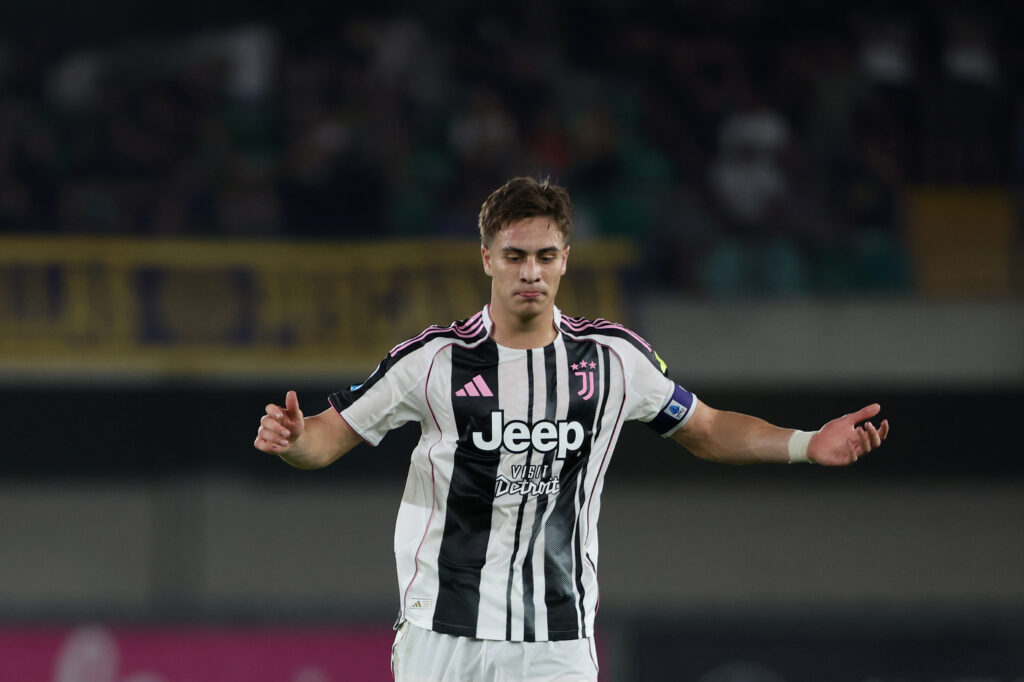 VERONA, ITALY - SEPTEMBER 20: Kenan Yildiz of Juventus FC looks dejected during the Serie A match between Hellas Verona FC and Juventus FC at Stadio Marcantonio Bentegodi on September 20, 2025 in Verona, Italy. (Photo by Francesco Scaccianoce/Getty Images)